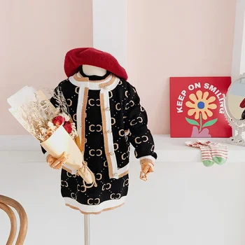  Комплект из двух предметов осенней одежды для маленьких девочек, вязаные жилеты без рукавов с черным буквенным принтом в горошек, свитера, однобортные пальто
