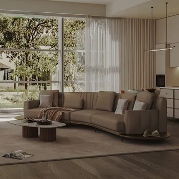  Светлый роскошный кожаный диван в гостиной с изогнутым слоем воловьей кожи высокого класса, минималистичная песчаная вилла