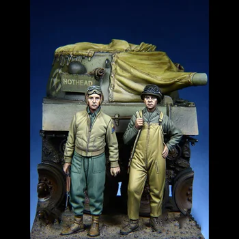  Фигурка из смолы 1/35 современного солдата-танкиста включает в себя 2 модели (БЕЗ танка) в разобранном виде, неокрашенный набор для сборки фигурок